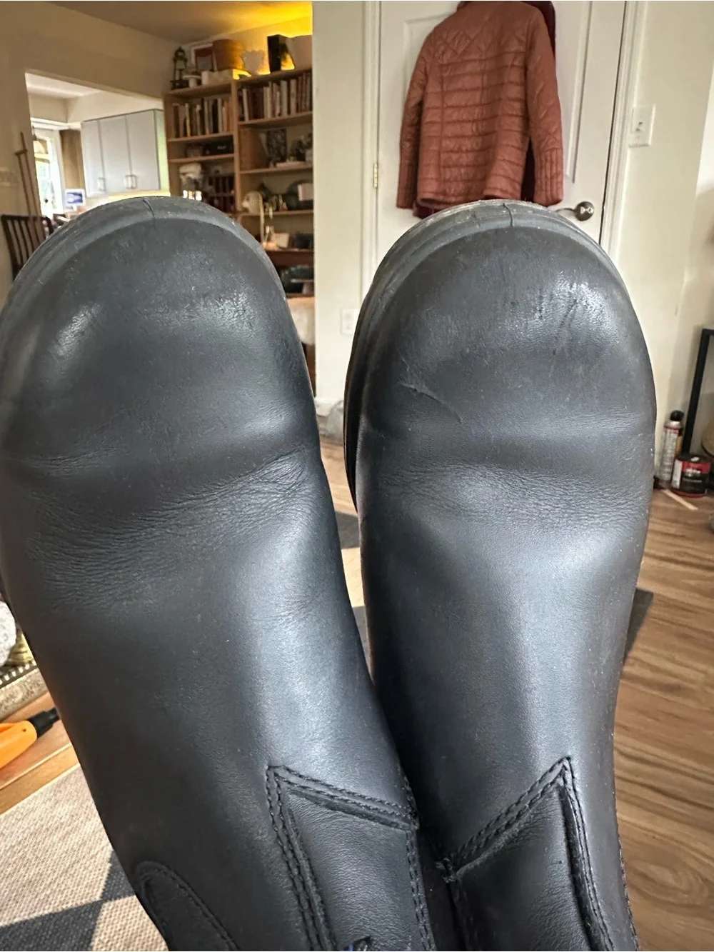 Blundstone Black Chelsea Pull-On Boots Size 7.5 (4.5 brand size  scuffs to toes